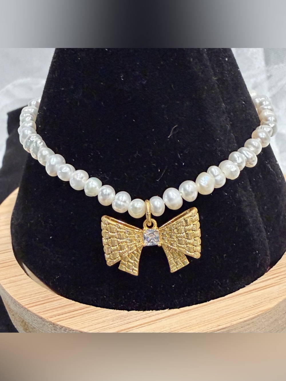 SPECIAL! kate spade White Pearl Bracelet with Gold Bow Pendant. New